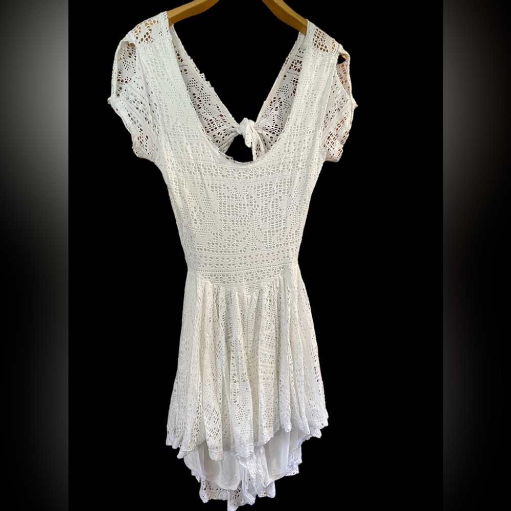 Free People Beach Eyelet Romper in White size L EUC